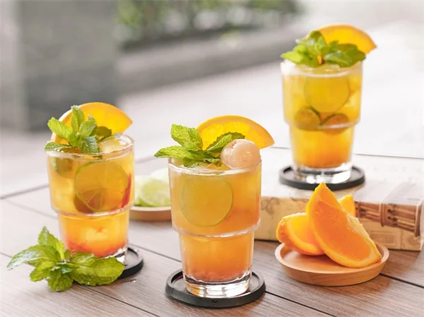 沸騰したお湯で除草は本当に安全？プロが教える絶対に避けるべき場所と正しい使い方