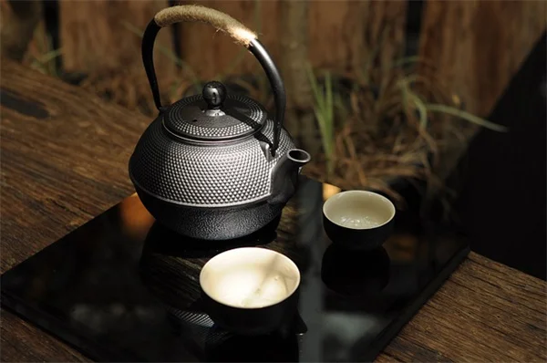 ミツバチに刺されたら？最初の30秒でやるべき5つのこと